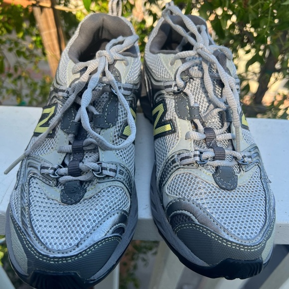 New Balance Gray Athletic Trail Running Shoes Women's Color Gray Sz 6 - Picture 15 of 15